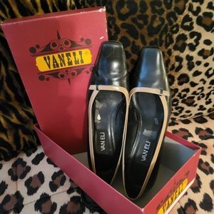 Vaneli, 7.5 N, Black with Camel triming